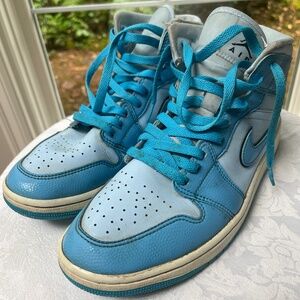 Nike Air Jordan 1 mid Special Edition Ice Blue